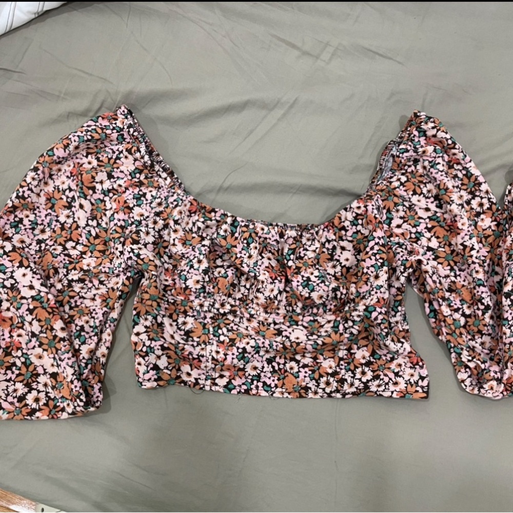 Crop-top long sleeve blouse